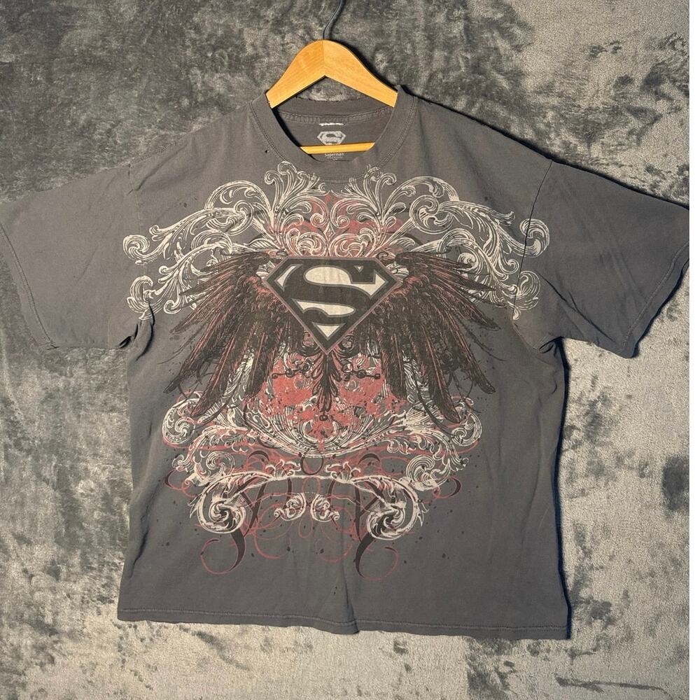 Y2K DC Comics Superman Wings Graphic T-Shirt Gray Mens XL Grunge Affliction 2011